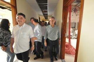 O governador visitou as obras do Fórum de Coxim,  85% concluídas. (Foto: Marcelo Calazans)