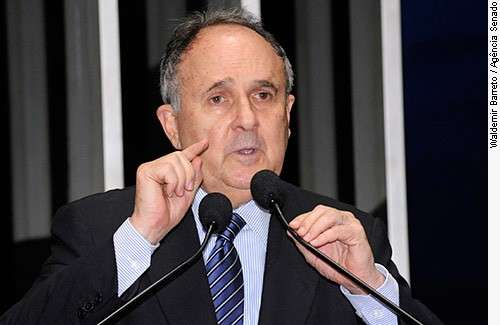 Cristovam Buarque defende amanh&atilde; federaliza&ccedil;&atilde;o do ensino na Capital