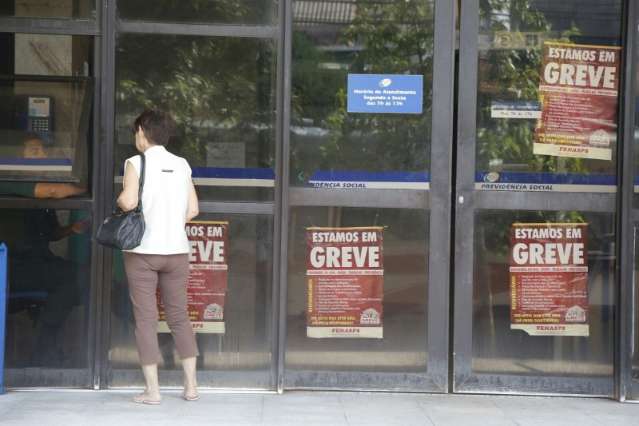 Peritos seguem em greve e s&oacute; 30% dos agendamentos s&atilde;o atendidos