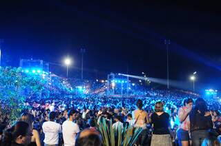Multidão na noite deste domingo no Parque das Nações. (Fotos: Rodrigo Pazinato)