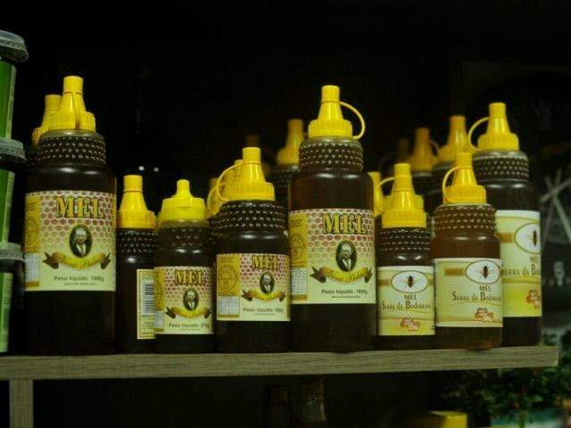 Consumo aumenta, produ&ccedil;&atilde;o cai e pre&ccedil;o do mel na Capital sobe 12%