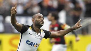 Vagner Love comemora gol marcado aos 47 do primeiro tempo. (Foto: Daniel Augusto JR.)