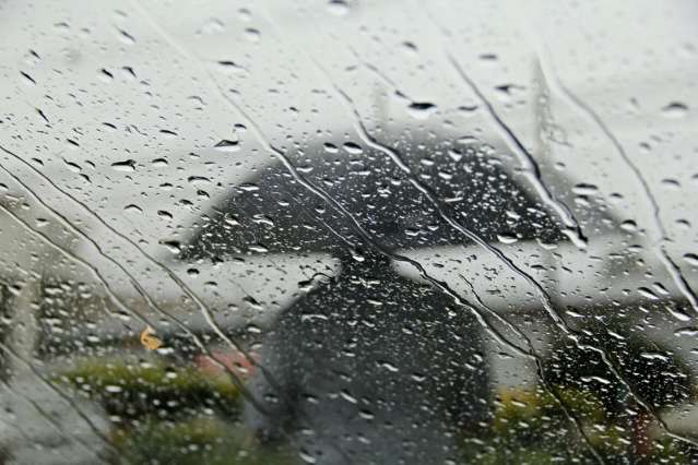 Chove forte e meteorologia prev&ecirc; mais pancadas at&eacute; o fim do dia