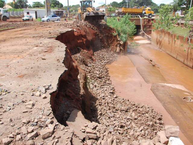  Apesar das chuvas, eros&atilde;o na avenida Ernesto Geisel permanece est&aacute;vel  