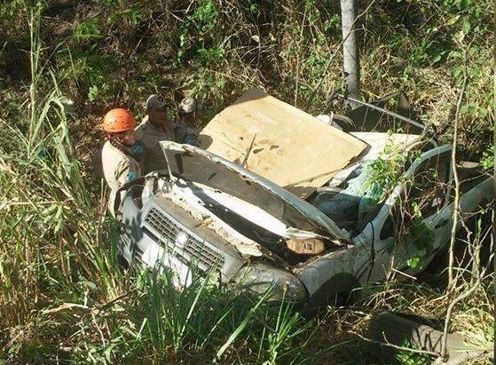 Carro sai da pista, cai em ribanceira e homem morre na BR-262