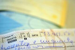 Consumidor que usa cheque especial paga 324,9% ao ano de juros. (Imagem de Arquivo/Agência Brasil)