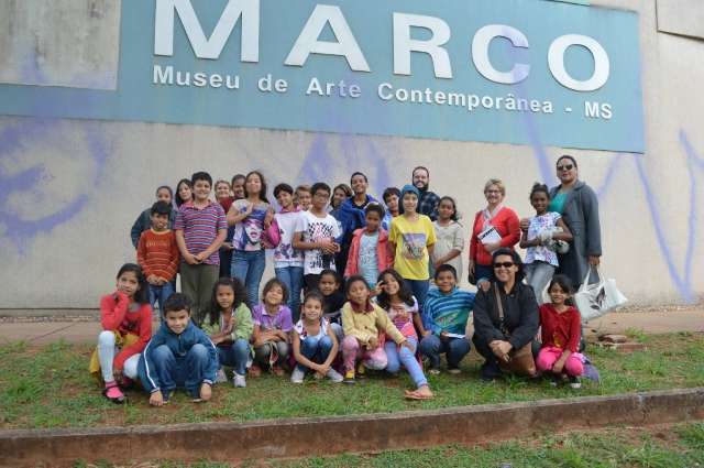 Professor leva alunos pela 1&ordf; vez ao museu e faz ponte da arte &agrave; periferia