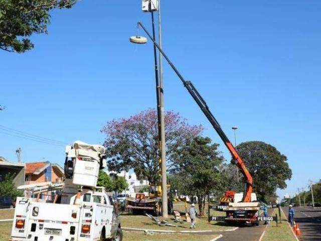 L&acirc;mpadas de LED come&ccedil;am a ser instaladas na Avenida Afonso Pena