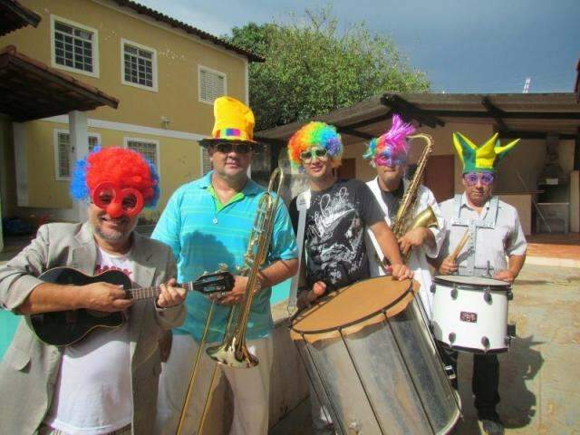 Produtora cria banda de marchinhas para animar Carnaval da rua ao shopping