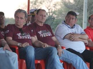 No meio, o secretário Marcelo Miglioli durante evento no Paraguai (Foto: Silvio Andrade)
