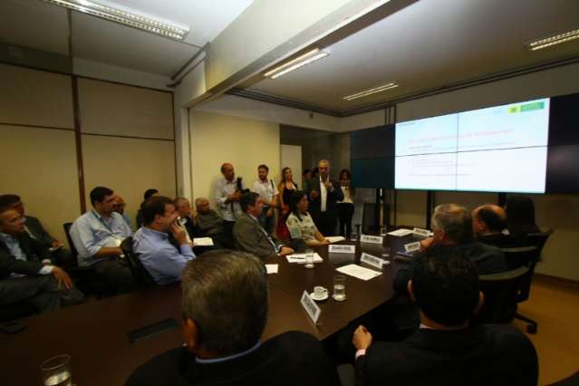 Estado n&atilde;o &eacute; s&oacute; o Executivo e todos precisam cortar gastos, alerta Reinaldo