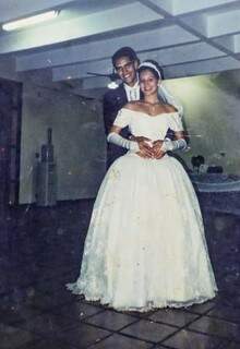 Gustavo e Elizandra no dia do casamento, há cerca de 15 anos. (Foto: Arquivo Pessoal)