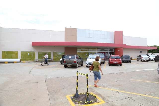 Comper fecha loja da noite para o dia e faz suspense sobre nova unidade