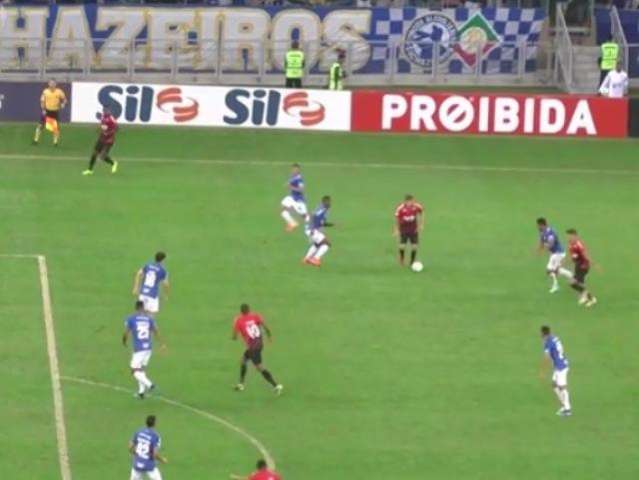 Athletico-PR vence no Mineir&atilde;o e coloca o Cruzeiro na zona de rebaixamento