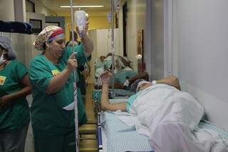 Paciente após colonoscopia realizada ontem, no Hospital Regional. (Foto: Marcos Ermínio)