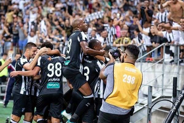 Cear&aacute; vence o Fortaleza por 2 a 1 e cl&aacute;ssico termina com lance pol&ecirc;mico