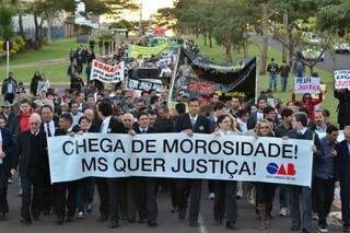 &quot;Marcha pela Justiça&quot; protestou contra fechamento de comarcas em MS  (Foto: Marcos Ermínio)