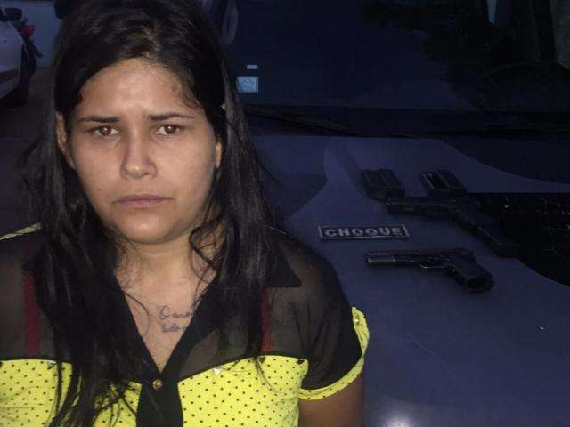 Mulher que levava pistolas para SC &eacute; presa por tr&aacute;fico internacional de armas
