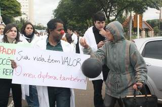 No dia do protesto, Maria constrangeu os médicos (Foto: Marcos Ermínio)