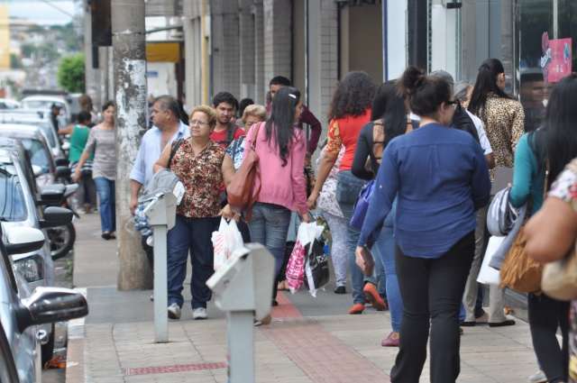 Desemprego sobe 63% no 1&ordm; trimestre e retra&ccedil;&atilde;o no consumo afeta com&eacute;rcio