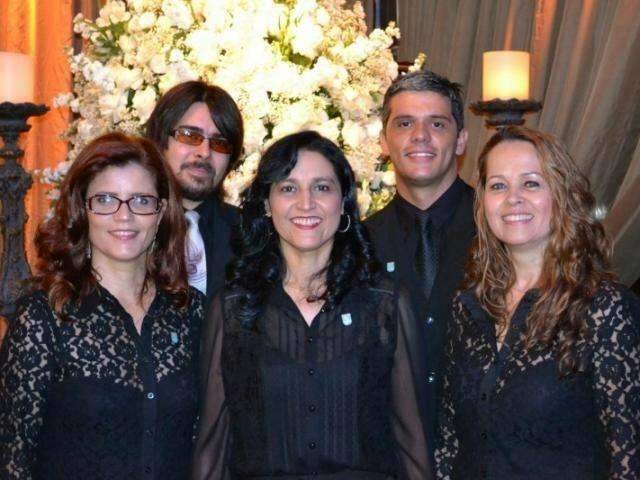 Trovadores do Tempo misturam espet&aacute;culos em show de 15 anos do grupo