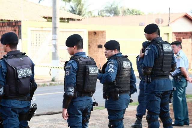 Pol&iacute;cia interdita quadra para reconstituir morte de major da PM