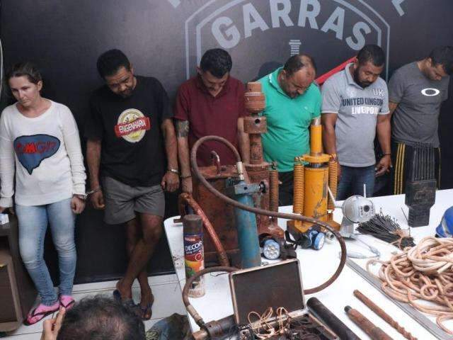 Filha reconhece corpo de ladr&atilde;o morto em confronto com o Garras