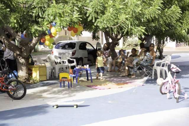 Na Capital, crian&ccedil;a de oito anos decide comemorar anivers&aacute;rio na Pra&ccedil;a do Peixe