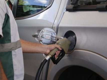 Gasolina terá aumento de 3,5% e diesel 4,2%, anuncia Petrobras