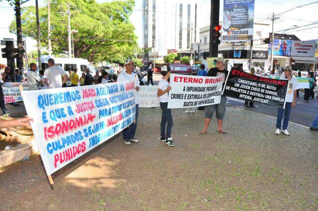  Fam&iacute;lia do seguran&ccedil;a Brun&atilde;o faz nova manifesta&ccedil;&atilde;o no centro da Capital