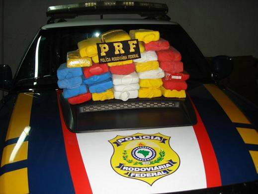  Pol&iacute;cia flagra homem com 30 quilos de coca&iacute;na na BR-060 