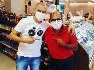 Flávio e o professor Carlão, em campanha por doação de medula óssea (Reprodução/Facebook)