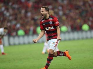 Éverton Ribeiro vibra com gol marcado sobre o Internacional (Foto: Gilvan de Souza/Flamengo)