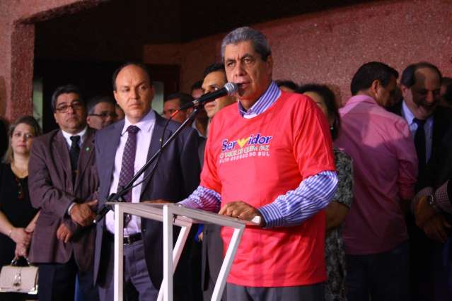 Governador abre semana e promete plano de carreira at&eacute; abril de 2014