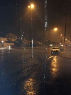 Forte chuva atinge diversas regiões da Capital na noite desta sexta-feira