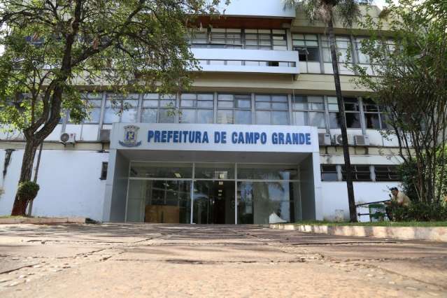 Com menos dinheiro, prefeituras reduzem sal&aacute;rios e falam em morat&oacute;ria
