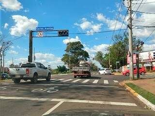 Problema foi verificado na Avenida Afonso Pena com a Rua Cacildo Arantes, no Bairro Carandá Bosque (Foto: Direto das Ruas)