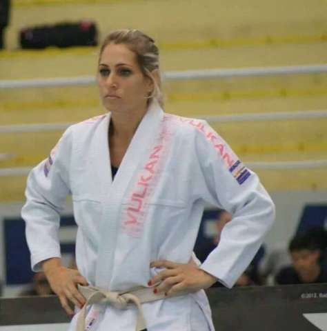Juliana Gouveia &eacute; esperan&ccedil;a do jiu-jitsu de MS em seletiva para Abu Dhabi