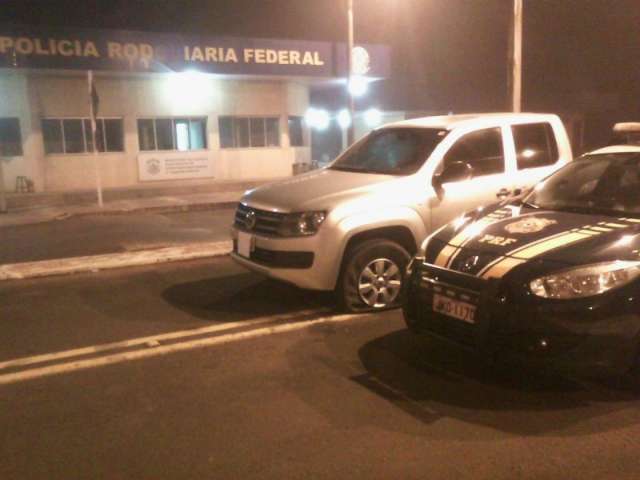 Ap&oacute;s tentativa de fuga, caminhonete roubada de empres&aacute;rio &eacute; recuperada 