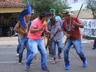O movimento indígena frechou a Rua Maracaju durante algumas horas (Foto: Marina Pacheco)
