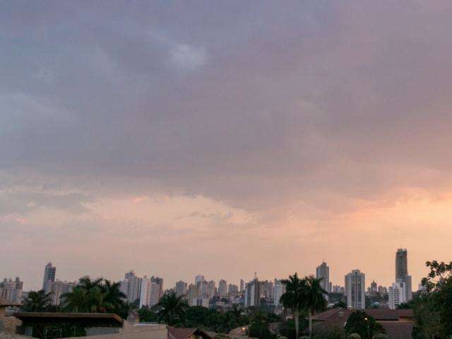 Inmet prev&ecirc; s&aacute;bado de calor de 38&deg;C e pancadas de chuva isoladas 