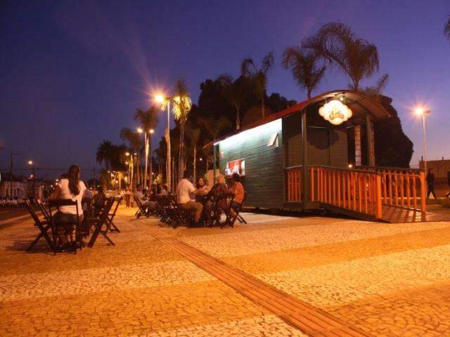 Quiosques da Orla Ferrovi&aacute;ria s&atilde;o abertos cinco meses ap&oacute;s inaugura&ccedil;&atilde;o