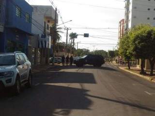 Ruas foram cercadas pela polícia que está no local. (Foto: Lucas dos Anjos/Tribuna Livres)