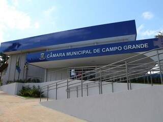 Fachada da Câmara de vereadores pela Rua Ricardo Brandão. (Foto: Marcos Ermínio) 