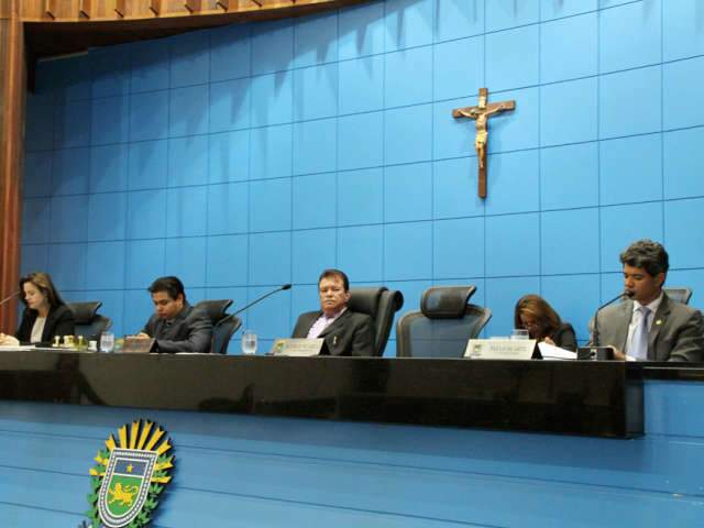  Sess&atilde;o na Assembleia Legislativa dura cerca de dez minutos