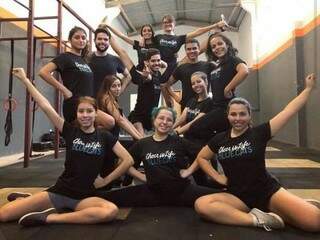 Eles integram a primeira equipe de cheerleaders  de Campo Grande. 