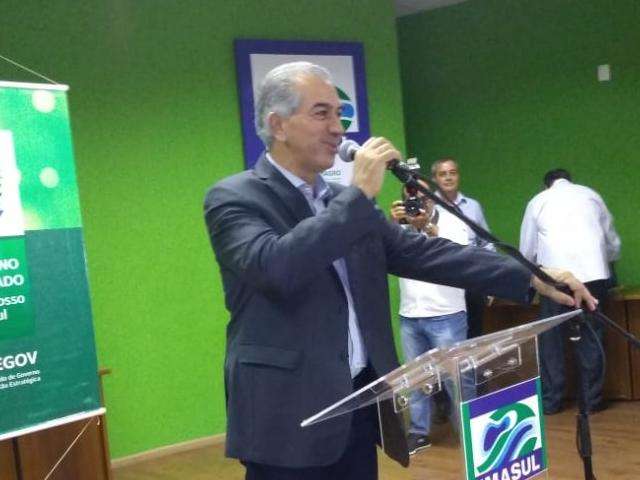 Sem crise, n&atilde;o h&aacute; necessidade de reduzir sal&aacute;rios, garante governador