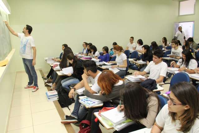 Aul&atilde;o e palestras de supera&ccedil;&atilde;o movimentam v&eacute;spera do Enem