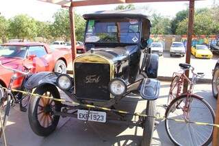 O modelo mais antigo é o Ford T de 1923, que ainda funciona na manivela