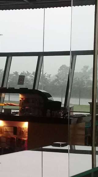 Imagem da chuva na Rodoviária de Campo Grande, enviada por Kellen Franco.